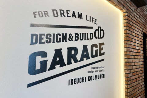 ガレージショールームのロゴ&サイン